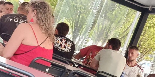 Erreakzioak Berriozarko taberna batean gertatutakoari