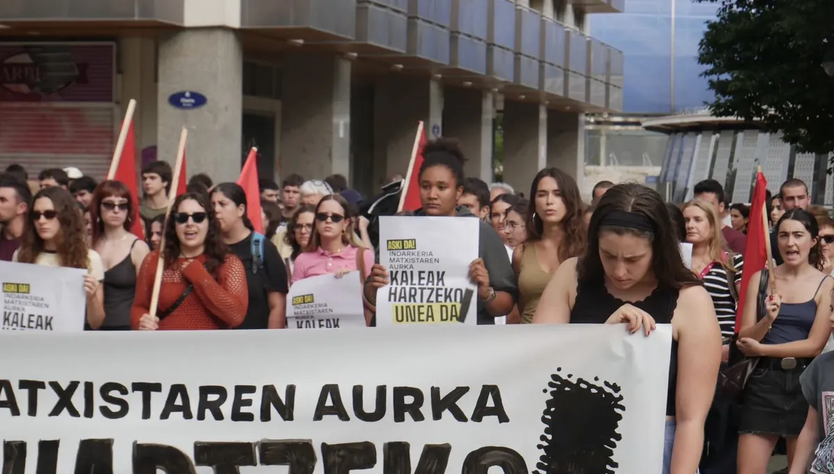 Absolbitu egin dute emakume bat bortxatzeagatik epaitutako Donostiako udaltzaina