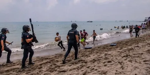 Ceutara 49.000 pertsona sartu direla dio Espainiako Gobernuak