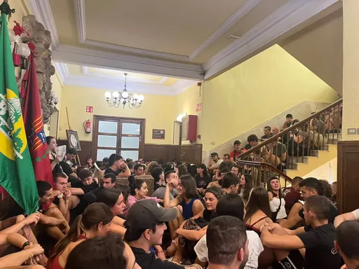 Gernikako Gaztetxeak berme guztiekin jarrai dezala exijitu du gazte andanak