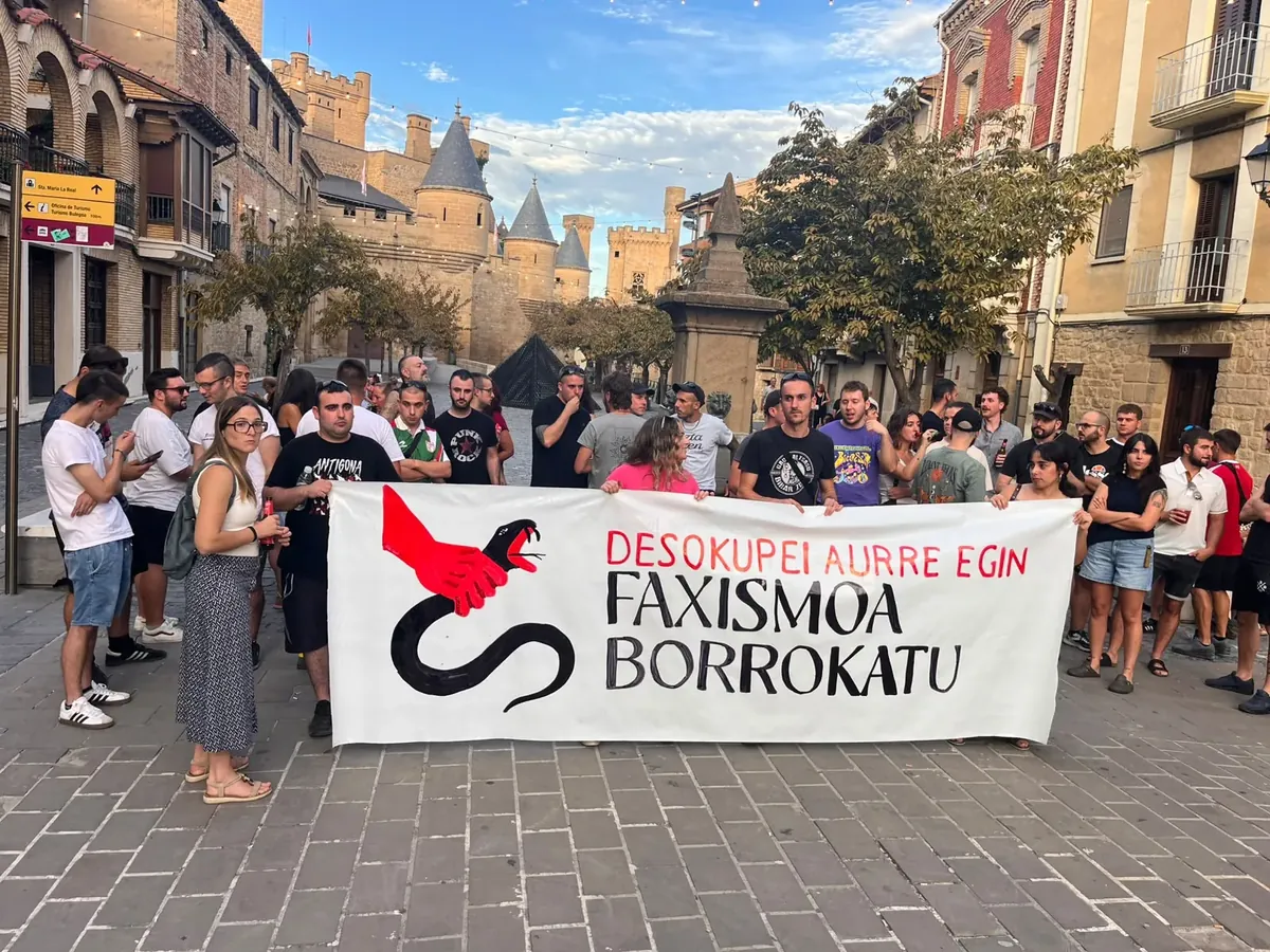 OkupAcción desokupazio-enpresa familia bati jazartzen ari zaio Erriberrin