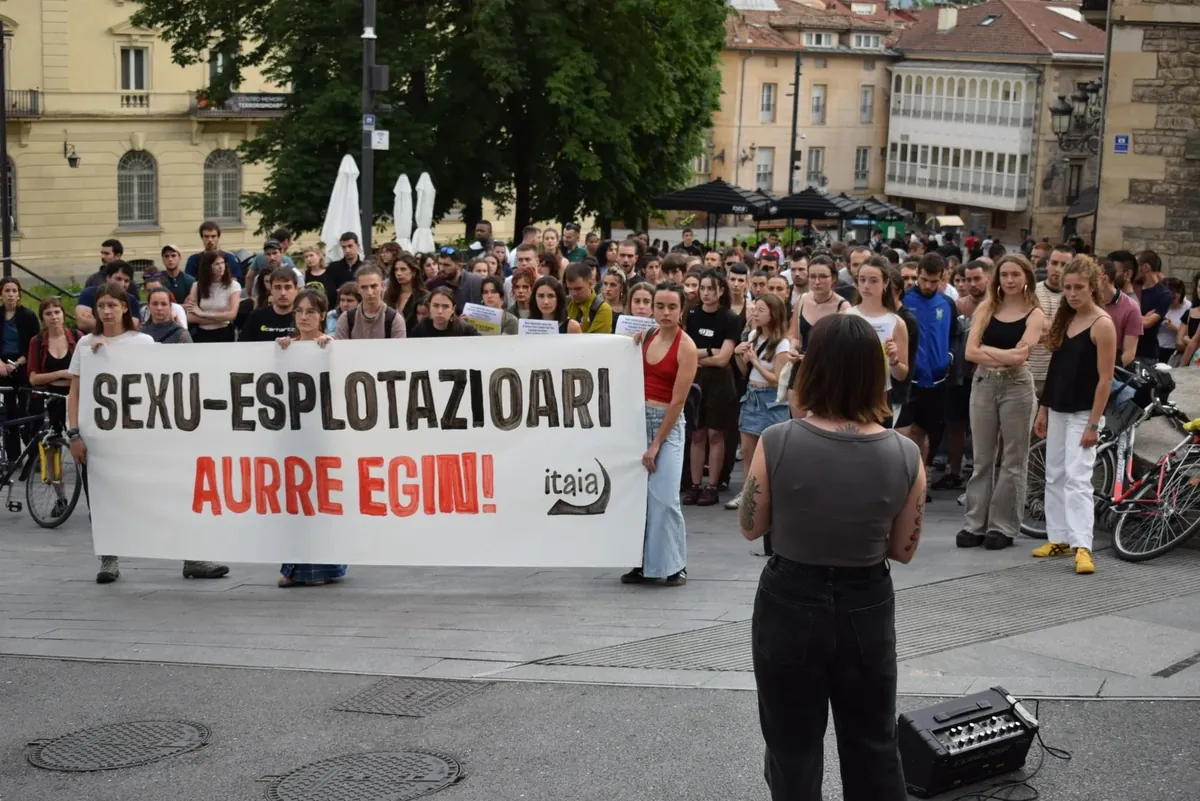 Adingabe bat prostituitzera behartu dute, tartean bere bikotekideak