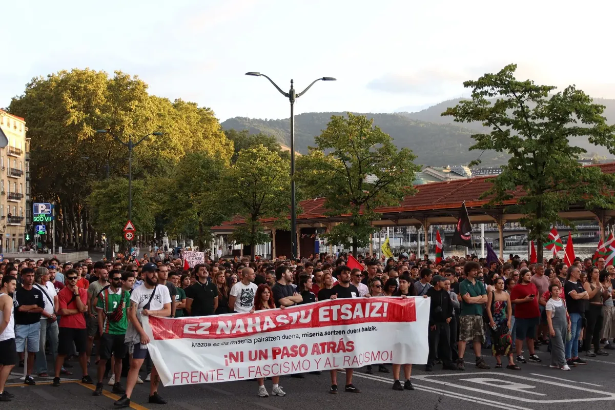 Ultraeskuinaren mezu arrazistei aurre egin diete hiriburuetan