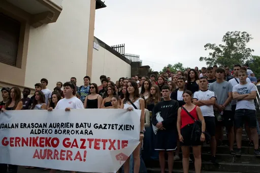 Gernikako Udalaren irregulartasunak: liburutegiaren obra eta Gaztetxearekiko jarrera