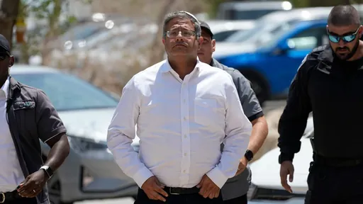 1,86 milioi gazatar kanporatzeko plan bat aurkeztu du Ben Gvirrek