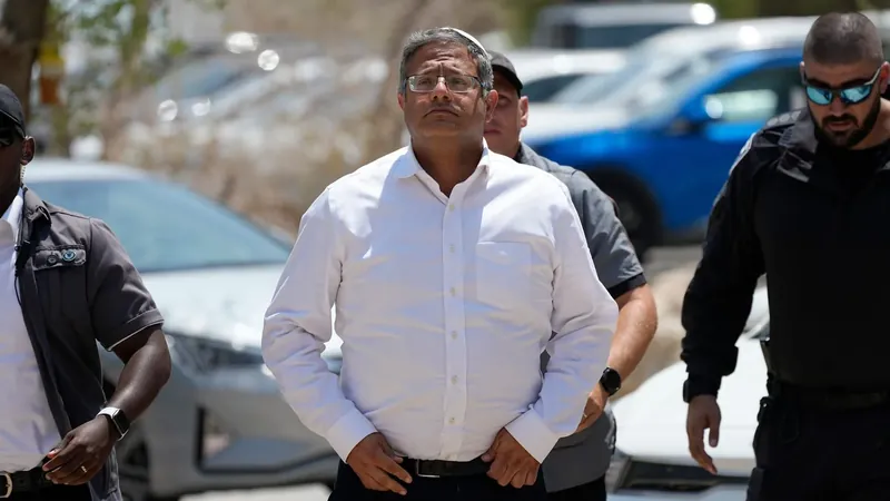1,86 milioi gazatar kanporatzeko plan bat aurkeztu du Ben Gvirrek