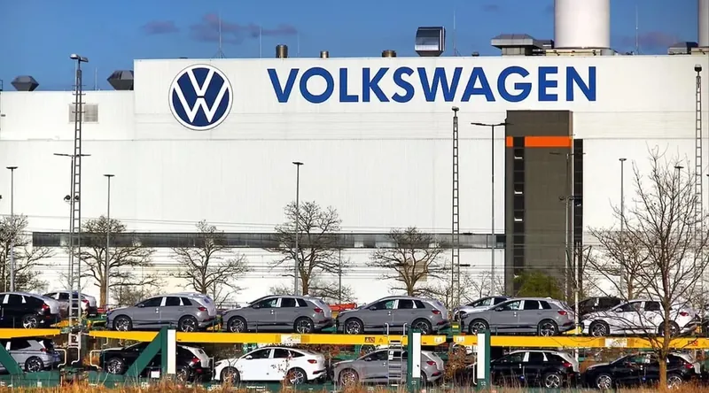 Volkswagenek Israelgo talde bati saldu dio lantegi bat, armak ekoizteko