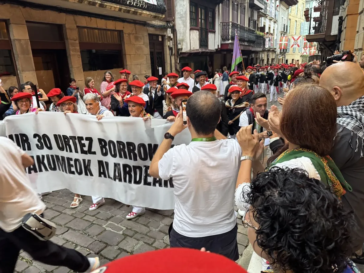 30 urte dira Hondarribian 26 emakume, lehen aldiz, Alardean parte hartzen ahalegindu zirenetik