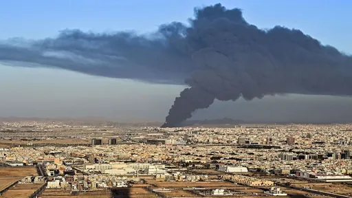 Saudi Arabiak bertan behera utzi ditu Europarako petrolio bidalketak