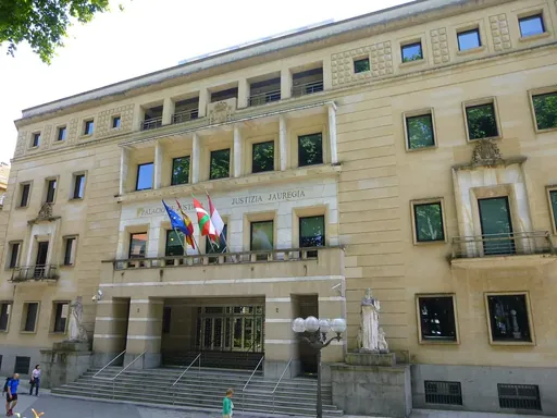 Sektore publikoan euskararen erabilera arautzeko dekretua baliogabetu du EAEko Auzitegi Nagusiak