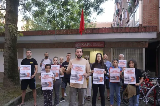 Promotoreak bi asteko epea eman du Zumaiako Etxape Zentro Sozialista husteko