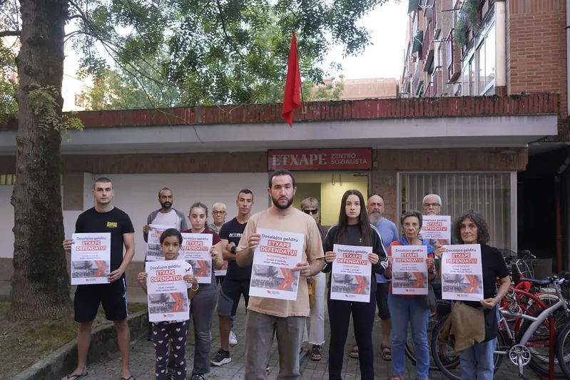 Promotoreak bi asteko epea eman du Zumaiako Etxape Zentro Sozialista husteko