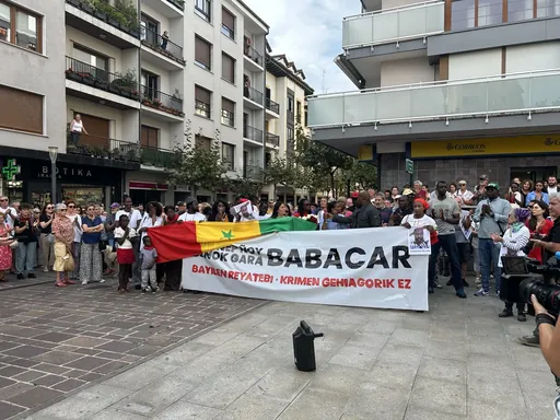 Ehunka lagunek salatu dute Babacar Wellen erailketa, Hondarribian