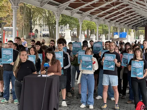 Bihar espekulazioaren aurka eta etxebizitza-eskubidearen alde mobilizatzera deitu dute Etxebizitza Sindikatuek