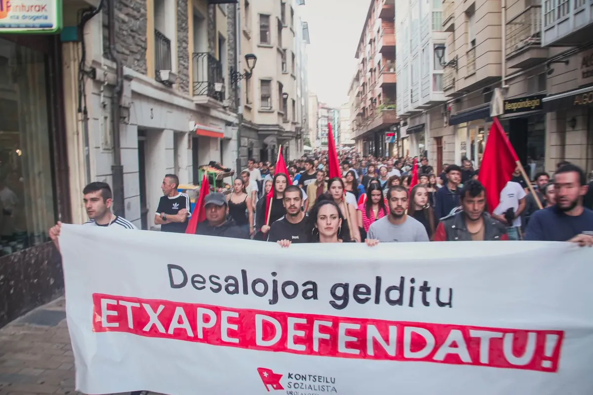 Etxape Zentro Sozialista defendatzera deitu dute ehunka lagunek Zumaian