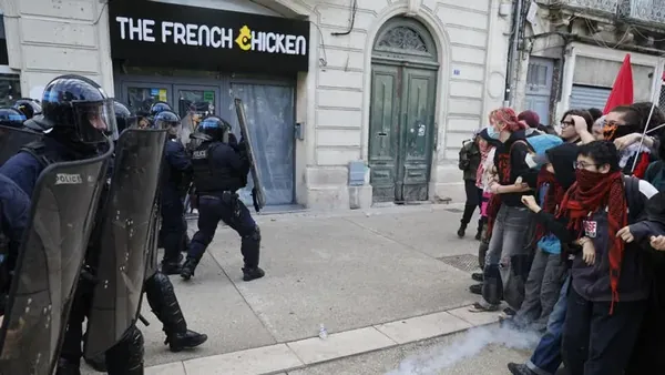 Nerabe batek eskua galdu du Frantzian, ikasle-mobilizazio batean Poliziak granada batekin jota