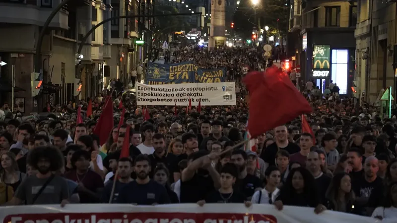 Azaroaren 11ko greban mobilizatzera deitu dute gehiengo sindikalak eta etxebizitza-sindikatuek