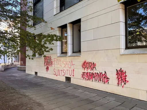 Núcleo Nacionalek pintaketak egin ditu Ibaetako campusean