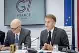 Macronek manifestazioak debekatzeko mehatxua egin du eta "ezker muturreko taldeak" seinalatu ditu
