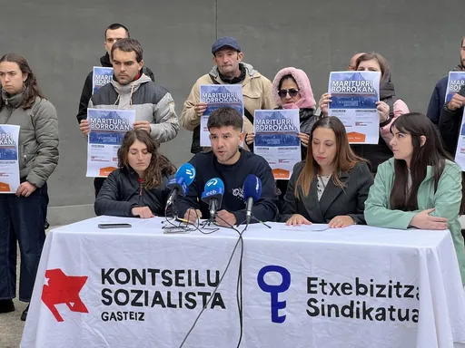La Caixaren eta putre-funts baten jardun espekulatiboa salatu dute Gasteizko Mariturriko bizilagunek