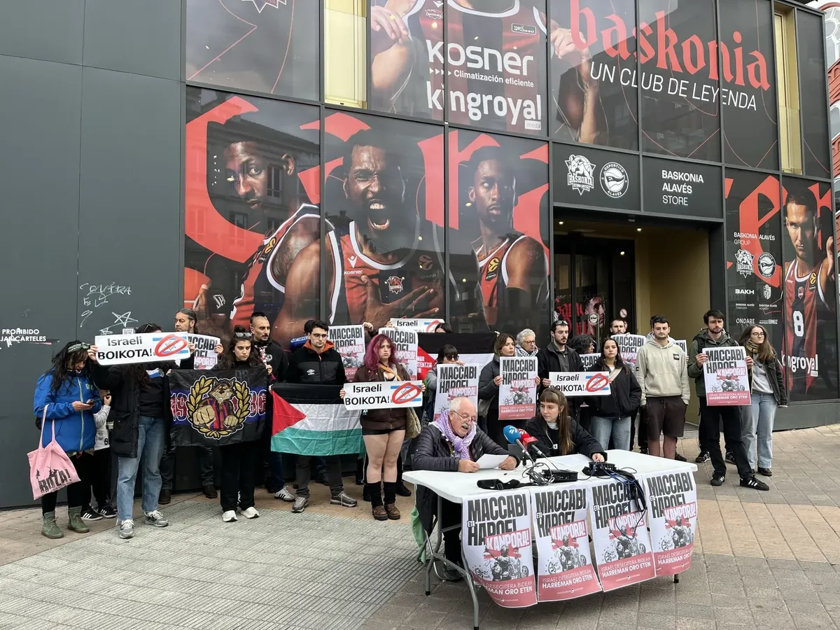 Hapoel eta Maccabi talde israeldarrak Gasteizera etorriko direla salatu du berriz Palestinarekin Elkartasunak