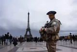 Frantziak kaleak militarizatu ditu matxinadari aurre egiteko