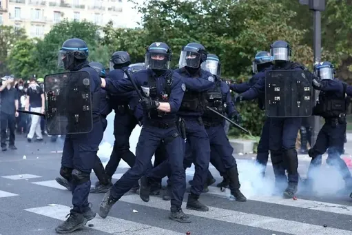 Biharko mobilizazioak erreprimitzeko bidea fintzen ari da Frantziako Gobernua