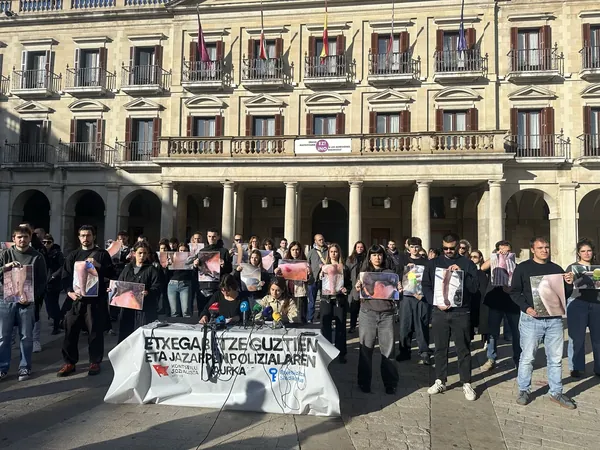 Gasteizko etxegabetzearen erantzule politikoak eta biolentzia poliziala salatu ditu Etxebizitza Sindikatu Sozialistak
