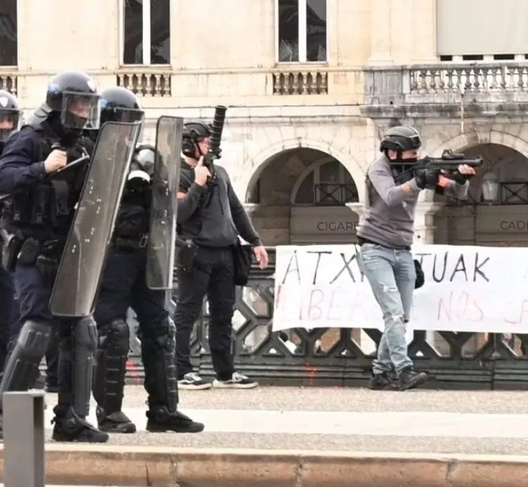 'Bigarren Ekinaldia' Baionan (I): milaka lagun bizitzaren garestitzearen aurka, polizien eta faxisten kargak, eta hamaika atxilotu