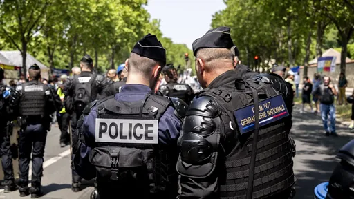 Zortzi begi galdu, bost anputatu eta aurpegi txikituak: zaurituen balantzea Frantzian